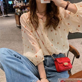 Blusa fina de gasa con estampado de lunares y mangas tres cuartos